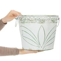 Artikel Blech-Kübel mit Prägung, Pflanzgefäß mit Henkeln Weiß, Grün Shabby Chic H22/19,5/17,5cm Ø25,5/20,5/15,5cm 3er-Set
