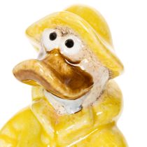 Artikel Keramik-Entenfiguren im gelben Regenmantel - Deko-Set für Garten und Balkon, 11 cm, 4 Stück