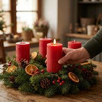 Artikel LED-Stumpenkerze aus Echtwachs, rot, 15 cm, warmweißes Licht mit 6-Stunden-Timer
