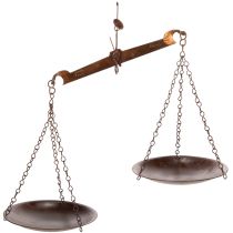 Artikel Dekorative Waage aus Metall im nostalgischen Design mit Vintage-Charme, 58 cm breit