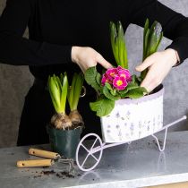 Artikel Blumentopf Schubkarre aus Metall in Lavendeloptik 46cm für stilvolle Dekoration