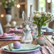 Artikel Deko Hase aus Keramik in Grau mit Blumenkranz 34cm – Elegante Osterdeko