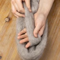 Artikel Dekowolle Grau-Natur 2m aus 100 % Filzwolle für Floristik und Bastelarbeiten