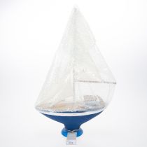 Artikel Maritime Segelboot-Dekoration aus Holz, 54 cm, Küstenflair für stilvolle Raumgestaltung