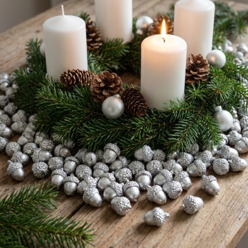 Deko-Eicheln Silbern, Adventsdeko, natürliche Herbstfrüchte, Landhaus Ø1,5 – 2,5cm L1,5 – 3cm 300g | Floristik21.de
