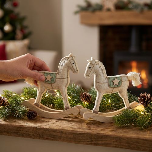 Artikel Charmantes Schaukelpferd Deko-Set Creme Weihnachten Filz Goldakzent 2er