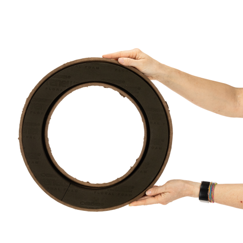 OASIS® Renewal® Floral Foam Biolit® Steckschaum-Ring, 40 cm, braun und schwarz, 2 Stück | Floristik21.de