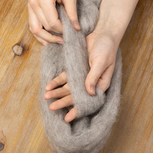 Artikel Dekowolle Grau-Natur 2m aus 100 % Filzwolle für Floristik und Bastelarbeiten