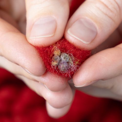 Artikel Flauschige Wollkordel Rot 25m – Schafwolle und Jute für kreative Dekoration