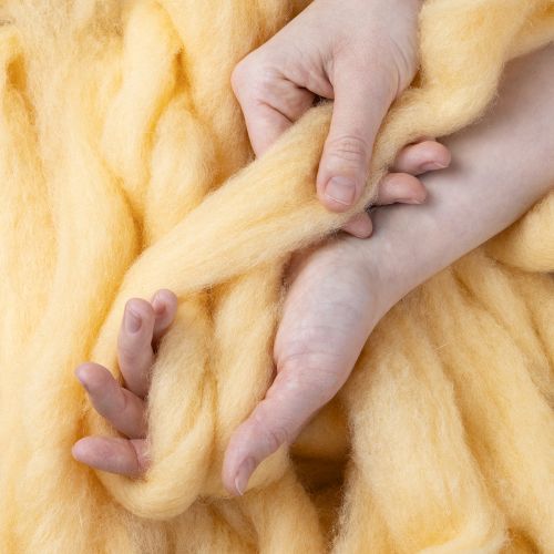 Artikel Wollband Creme Orange 10m – Weiches Dekoband für kreative Kränze und Gestecke