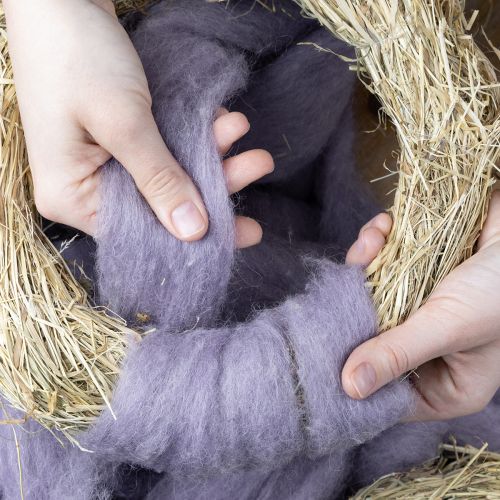 Artikel Wollband Helllila 10m – Weiche Dekowolle für Floristik und Bastelideen