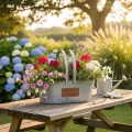 Pflanzkorb “Grünes Glück”, Metalldeko zum Bepflanzen, Gartendeko Silbern, Edelrost L40cm H15cm | Floristik21.de