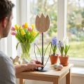 Dekorative Holz-Tulpe auf Metallfuß 47,5 cm - Elegante Dekofigur für Wohn- und Geschäftsräume | Floristik21.de