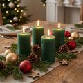 Dunkelgrüne Stumpenkerzen 70x120mm, 4er Set, durchgefärbt, lange Brenndauer, Weihnachtsdeko und Tischschmuck | Floristik21.de