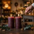 Durchgefärbte Kerzen Burgund 85x150mm 2St | Floristik21.de