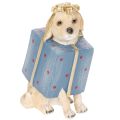 Floristik21 Dekofigur sitzender Hund Welpe im Geschenkpaket 20cm Kunstharz