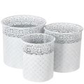 Floristik21 Pflanztopf mit Spitzenmuster, Gefäß aus Metall, Dekoeimer Weiß, Silbern Shabby Chic H28/25,5/23,5cm Ø29,5/25,5/20cm 3er-Set